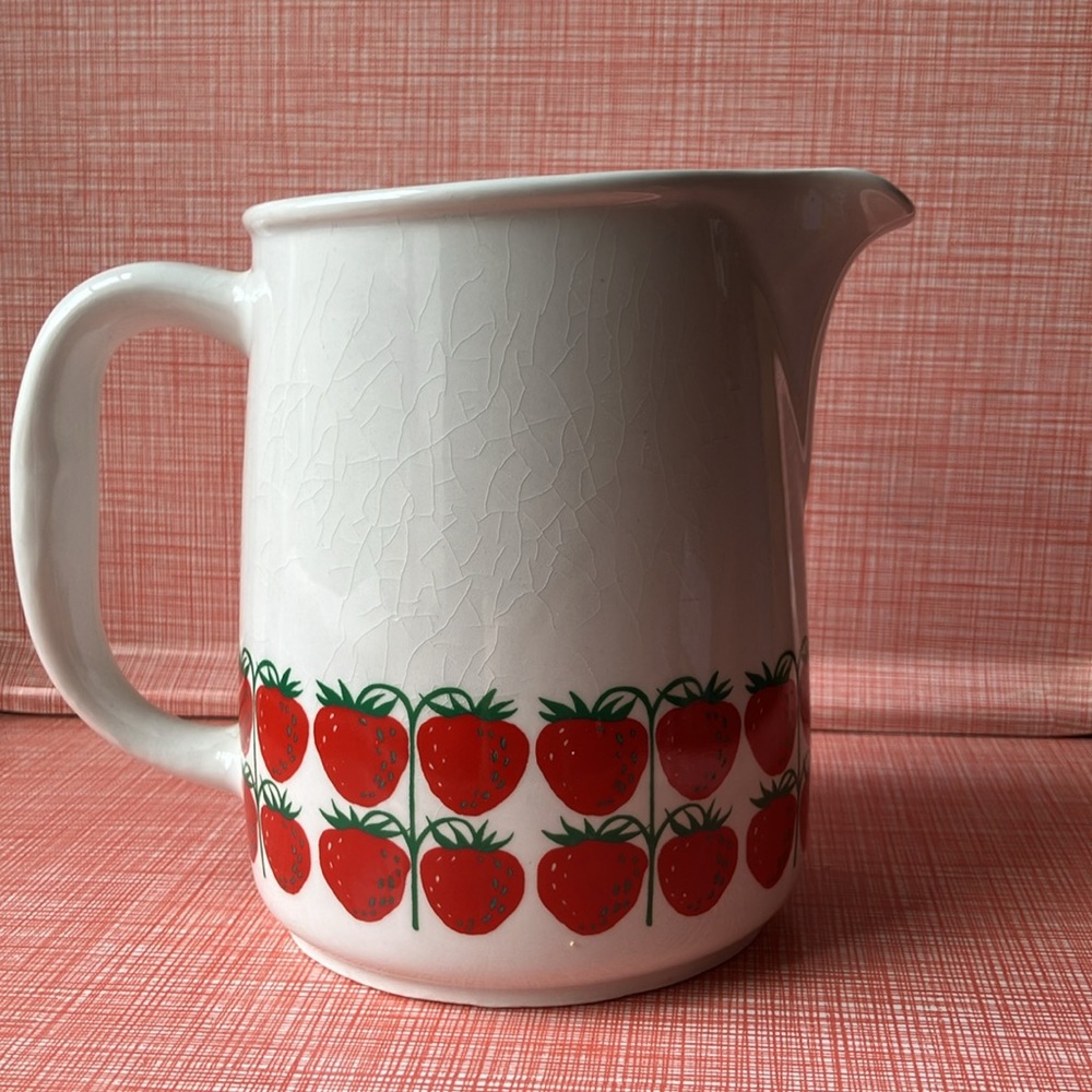 Vintage Arabia Finland Pomona ceramic strawberry pitcher - Picture 2 of 11